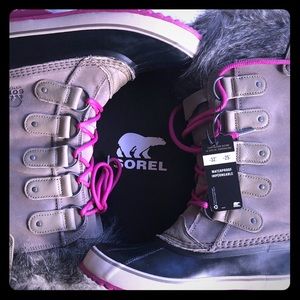 NWT Pink Accented Sorel Waterproof Winter Boots